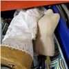 Image 2 : HANDBAGS AND MANNEQUINS