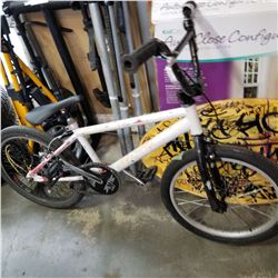 WHITE NO NAME BMX BIKE