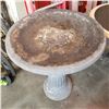 Image 2 : CONCRETE 2 PIECE BIRD BATH