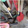 Image 2 : 2 BUNDLES OF GARDEN TOOLS