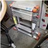 Image 1 : 5-1/2 TELESCOPING LADDER
