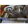 Image 1 : TRAY OF POTS AND KITCHEN ITEMS