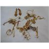 Image 3 : TRAY OF GOLD TONE JEWELLERY INCLUDING MICHAEL KORS NECKLACE - BROKEN CLASP, AND LADIES BANGLES