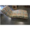 Image 1 : DECORATIVE ACCENT LOUNGE CHAIR