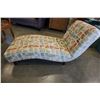 Image 2 : DECORATIVE ACCENT LOUNGE CHAIR