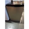 Image 1 : STAINLESS AND BLACK GE BAR FRIDGE 3 DRAWER DRESSER W/