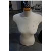 Image 3 : 2 TORSO MANNEQUINS