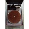 Image 2 : SACKVILLE DELUXE PORTABLE GRAMOPHONE