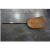 Image 1 : REFINISHED ANTIQUE GRAIN SHOVEL