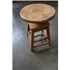 Image 1 : ANTIQUE OAK SPINNING STOOL - MADE IN CANADA