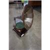 Image 1 : COMMONWEALTH TABLE TOP GRAMOPHONE W/ HORN AND CRANK
