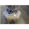 Image 2 : ORIENTAL VASE ON WOOD STAND