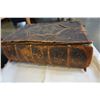 Image 2 : ANTIQUE LEATHER BOUND BIBLE ILLUSTRATED
