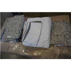 GREY AND WHITE KINGSIZE QUILT AND SHAMS AND DUVET COVER AND SHAMS