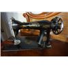 Image 1 : VINTAGE SINGER 2816 SEWING MACHINE