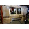 Image 1 : QUEEN SIZE OAK PIER UNIT WESTMARK FURNITURE MADE IN CANADA