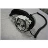 Image 2 : MONA M-102C HI-FI STEREO HEADPHONES