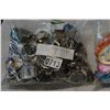 Image 2 : LARGE BAG OF WATCHES AND LARGE BAG OF PINS
