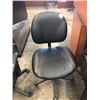 Image 5 : Desk and Chairs