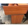 Image 5 : Desk, Chairs, Cabinet