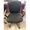 Image 2 : Desk and Chairs