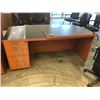 Image 4 : Desk and Chairs