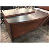 Image 5 : Desk and Chairs