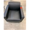 Image 1 : Sofa/Loveseat/Chair