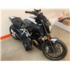 Image 15 : Motorcycle: 2015 Ducati DIAVEL Carbon