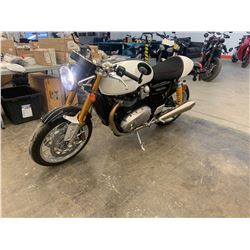 Motorcycle: 2018 Triumph THRUXTON R