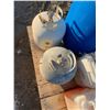 Image 10 : Jerry Cans, Coleman Cooler and Collant