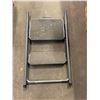 Image 2 : 1 Lot 6' Fiber Glass Ladder, 1 - Aluminum Collapsible Step Stool