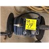Image 2 : 2- air hoses; 1- extension cord