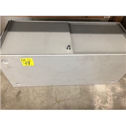 metal cabinet, no wheels