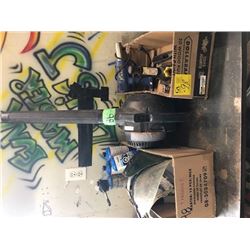 Brico hot gun; 4- 400g propane tanks; 2- face protectors; leaf blower