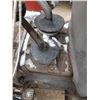 Image 18 : 1988 Massey Ferguson 4cyl gas  engine, Front end loader bucket