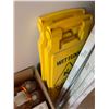 Image 1 : 11 light bulbs F32T8/850K, case of Lysol disinfectant wipes, hand cleaner
