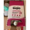 Image 3 : 11 light bulbs F32T8/850K, case of Lysol disinfectant wipes, hand cleaner