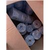 Image 6 : 11 light bulbs F32T8/850K, case of Lysol disinfectant wipes, hand cleaner