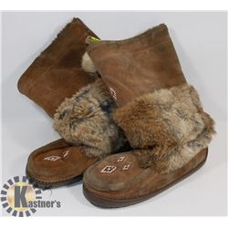 BROWN MUKLUKS - SIZE 6