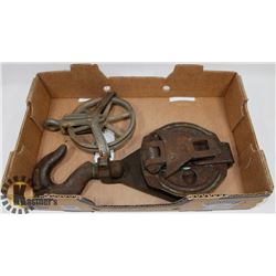 FLAT OF 2 METAL PULLYS.