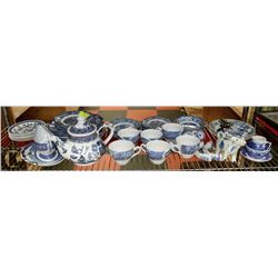 APPROX 62 PIECES OF VARIOUS BLUE VINTAGE DISHWARE