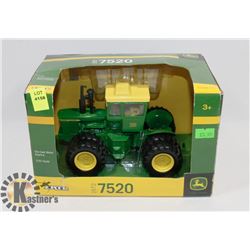 JOHN DEERE 7520 DIE CAST TRACTOR 1/32 SCALE