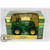 Image 1 : JOHN DEERE 7520 DIE CAST TRACTOR 1/32 SCALE