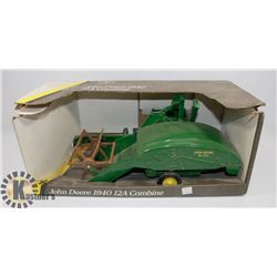 JOHN DEERE 1940 12A COMBINE 1/16 SCALE DIE CAST