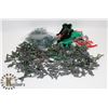 Image 1 : BOX OF PLASTIC TOY SOLDERS