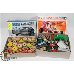 BOX OF ANTIQUE WOODEN BUILDING TOYS