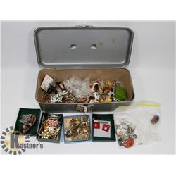 ESTATE BOX OF ASSORTED JEWELLERY.