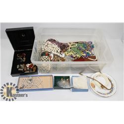 ESTATE BOX OF ASSORTED JEWELLERY.