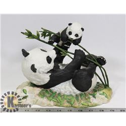 FRANKLIN MINT 1988 PORCELAIN MOMMA PANDA W/BABY